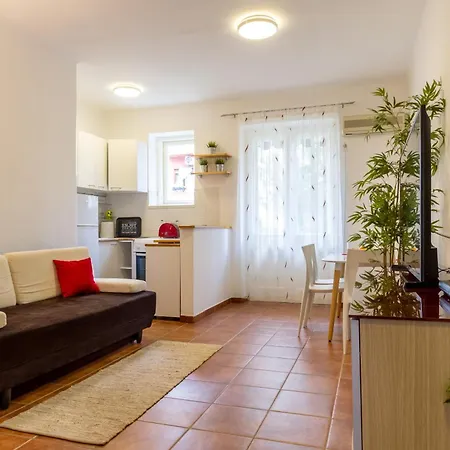 Of Solitude アパート *