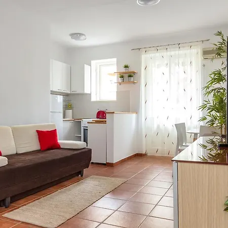 Of Solitude アパート *