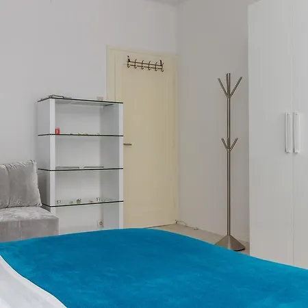 アパート Of Solitude